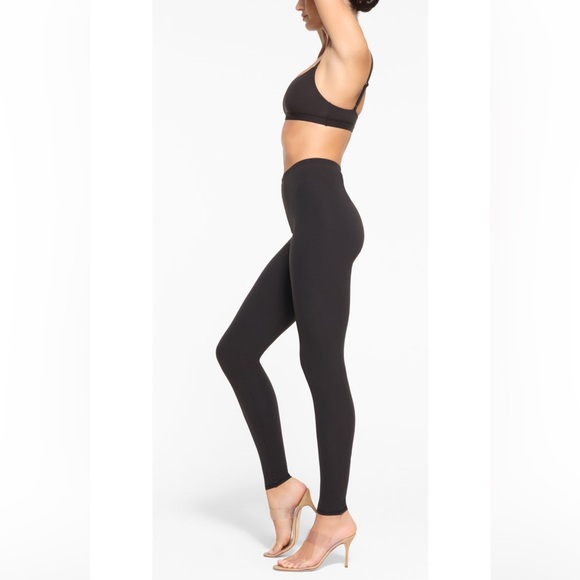 SKIMS Fits Everybody Leggings Onyx Black Stretch Sculpting Size Medium NEW - Picture 4 of 6